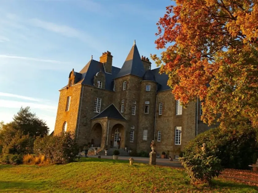 Château de Montbrault - Image 1