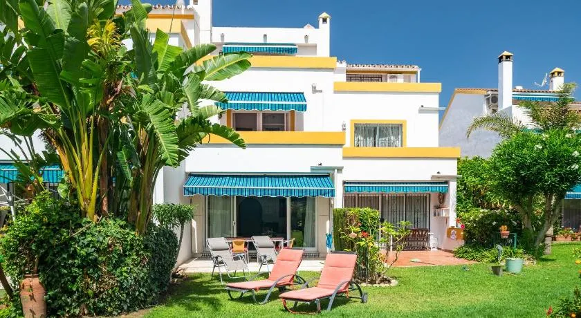 Geräumige Villa am Strand mit Meerblick, Garten und WLAN - Image 1