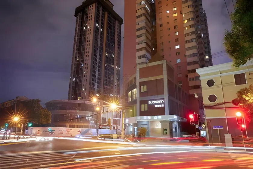 Home Inn Neo Shanghai Jing'an Zhenning Road - Image 1