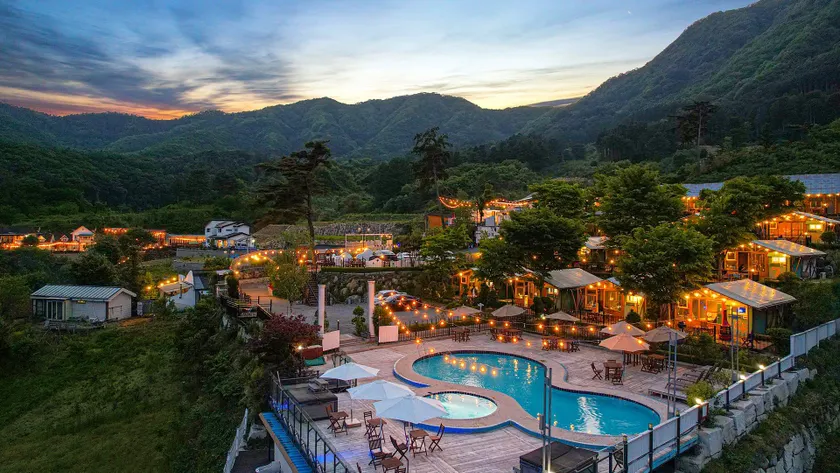 Fox Loves the Moon Pool Villa & Glamping - Image 1