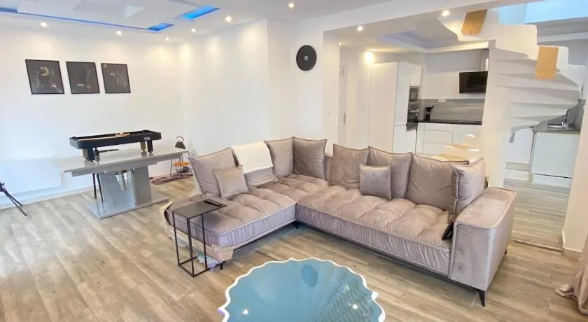 Big, very bright house - Image 1