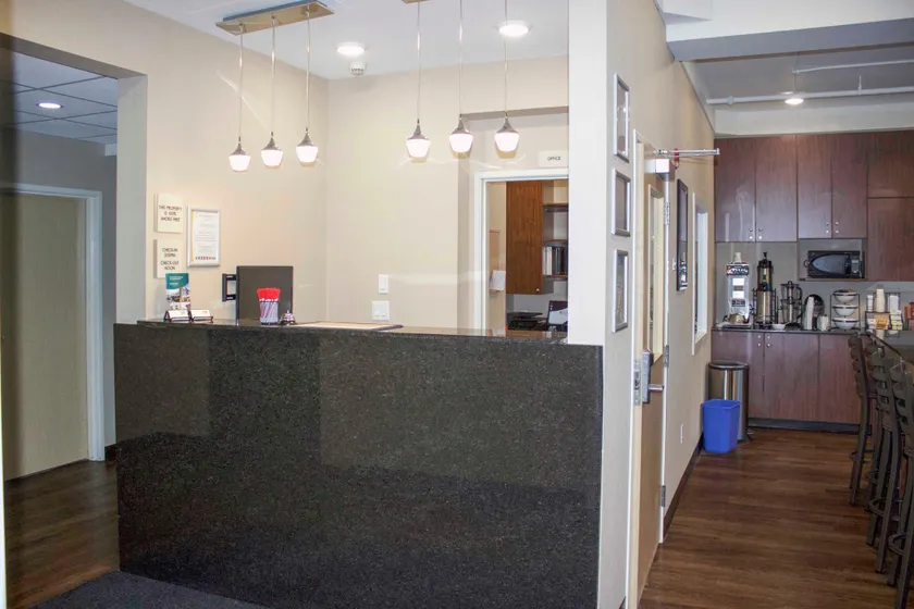 Econo Lodge - Image 1