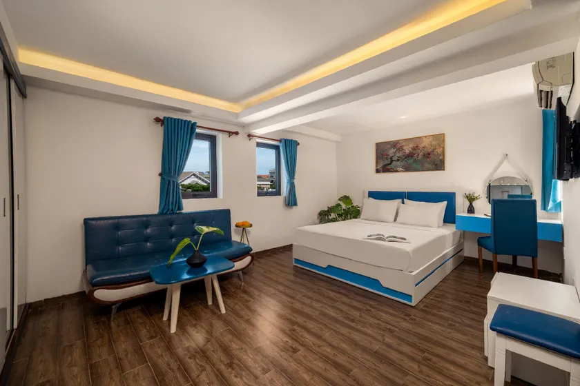 Sapphire Hotel - Image 1