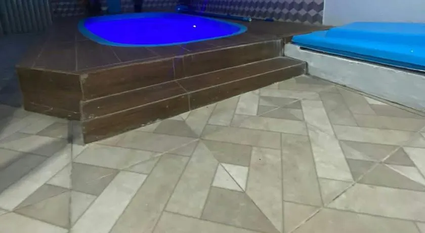 Casa para cop com piscina - Image 1