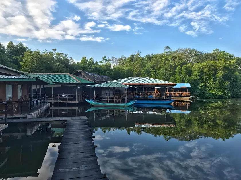 Shiny Lakeside Resort - Image 1