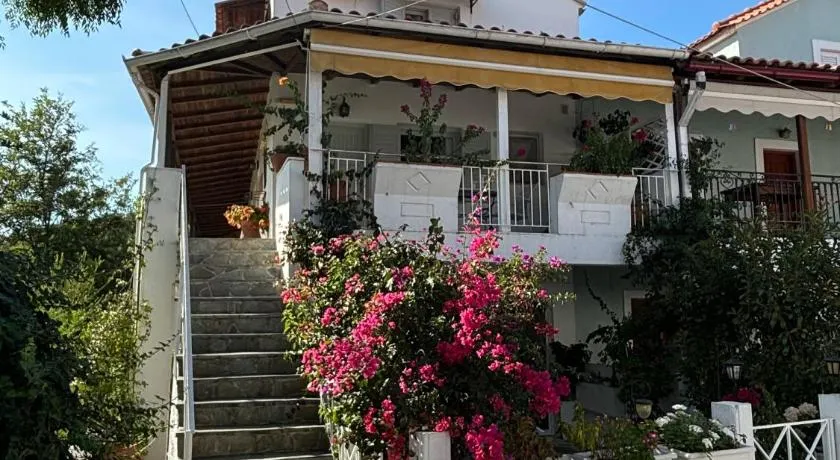 Marias Apartments - Image 1