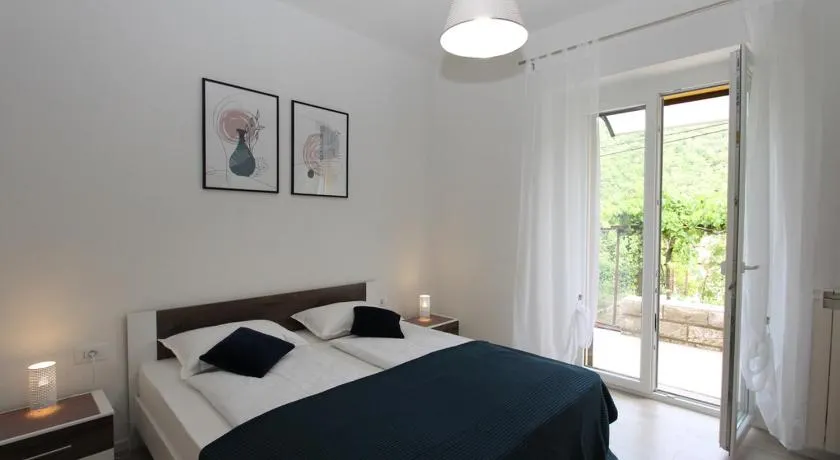 L APARTMENT - Image 1