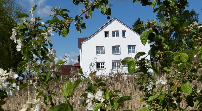 Das Haus am Teich - Image 1