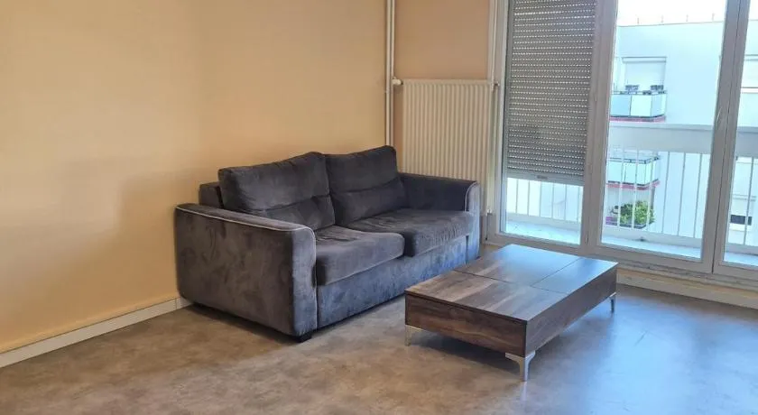 Apartment 2 minutes from Groupama - Image 1