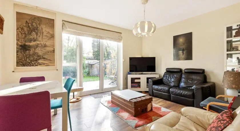 Serene 1BR with Garden in Leafy Finchley - Image 1