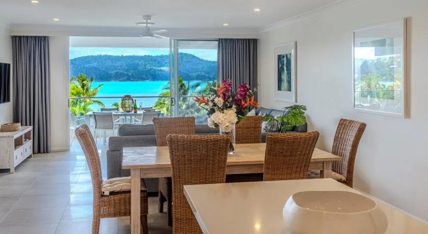 Hibiscus 207 & Free Buggy - Hamilton Island - Image 1