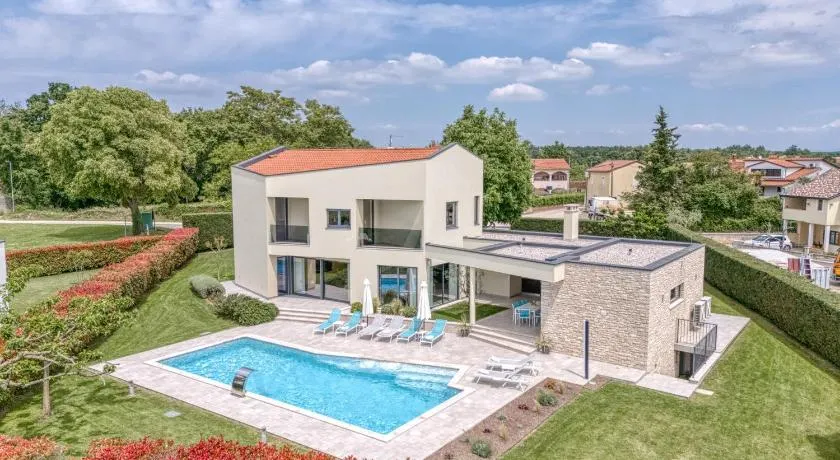 Contemporary Villa Nada with Pool and Sauna - Image 1