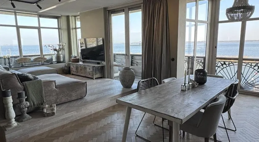 Luxe appartement I Penthouse view over het water - Image 1