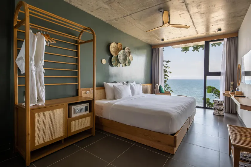 Leaf Beachfront Hotel Da Nang - Image 1