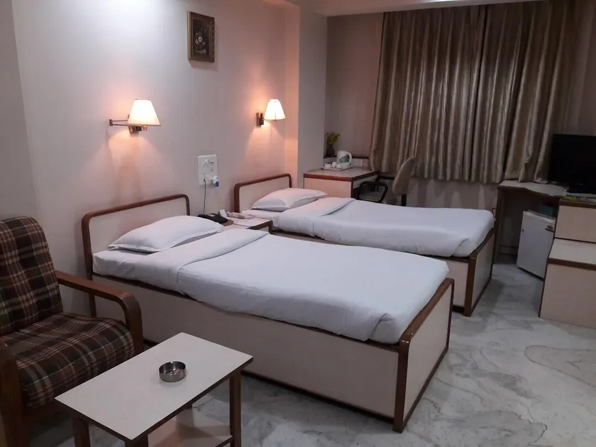 Hotel Green Acres - Image 1
