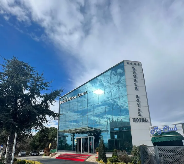 DOUBLE ROYAL HOTEL - Image 1