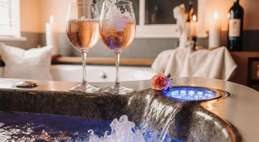 The Perfumers House Hot Tub Near St Pete Beach - Image 1