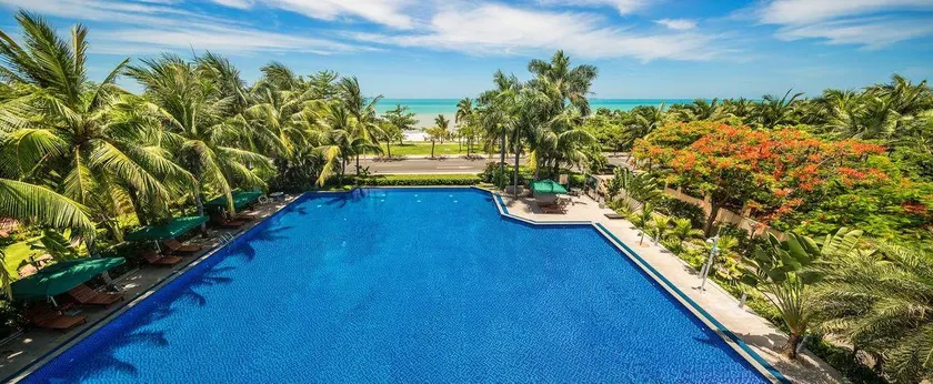 Yinyun Seaview Hotel - Image 1