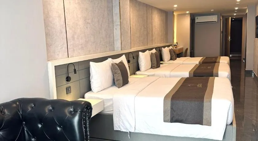 LION 9 HOTEL - Image 1