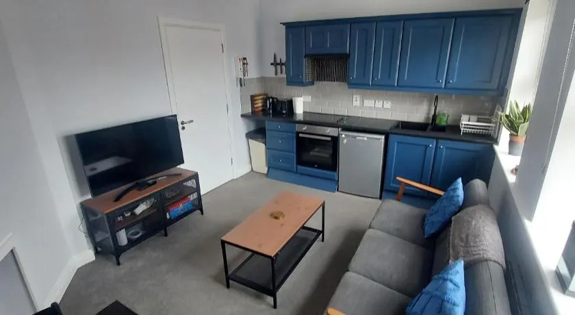 1BD City Pad Shop & Stroll - Image 1