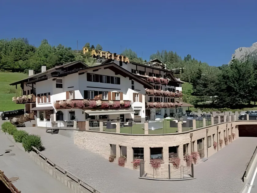 Hotel Patrizia Dolomites Glamour - Image 1