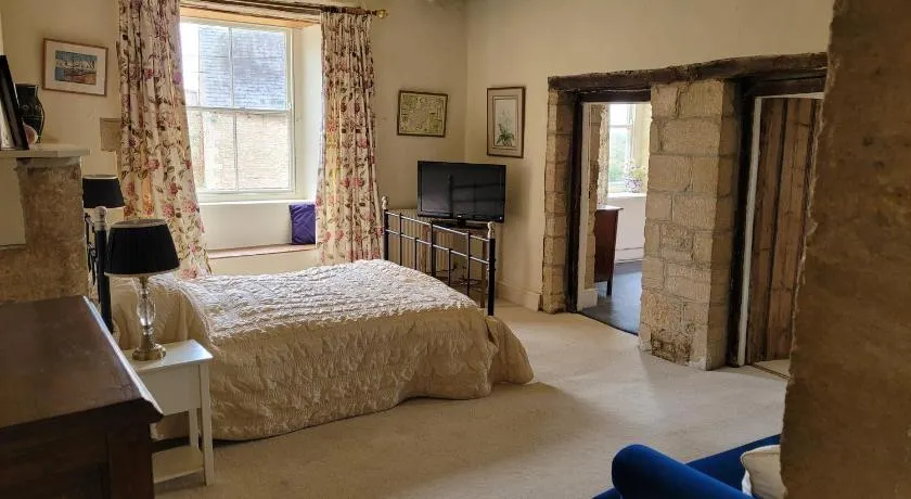 Prebendal Manor - Image 1