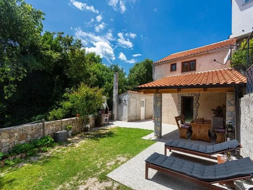 Peaceful Getaway in Polje with Garden - Image 1