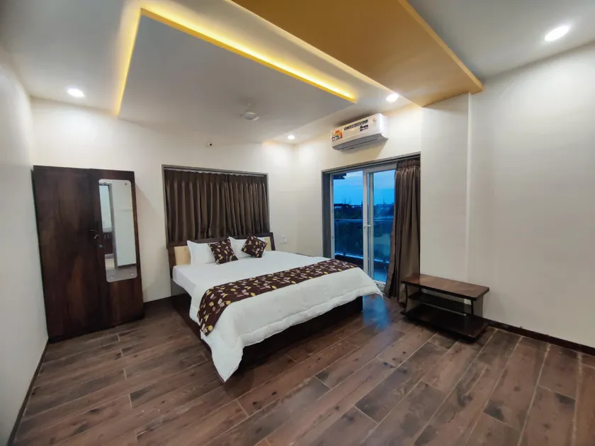 RT RESIDENCY HOTEL and LODGE - Image 1