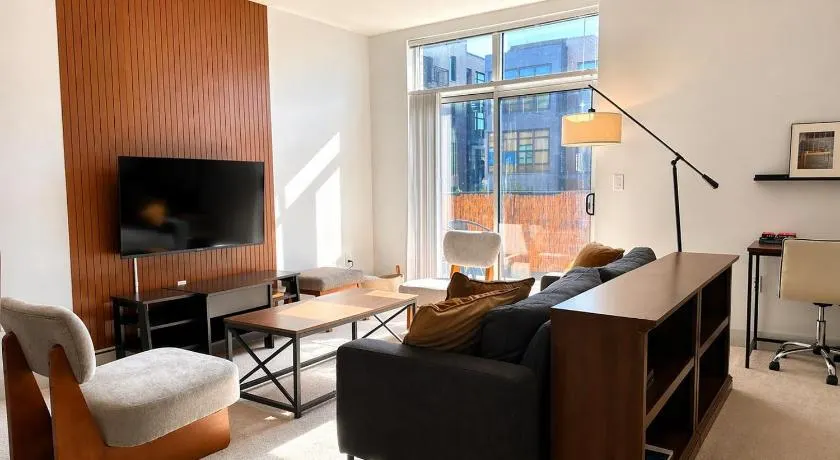 Spacious Third Ward Apt Near Summerfest with Balcony - Sleeps 4 - Image 1