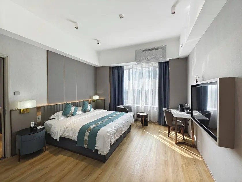 Golden Seagull Hotel - Image 1