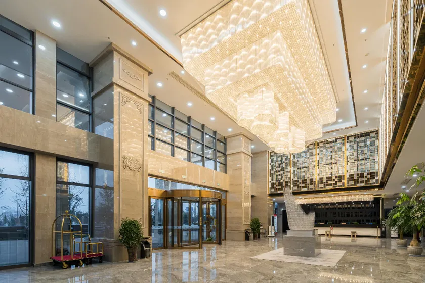 Grand Rezen Hotel Huai'an Huanya - Image 1