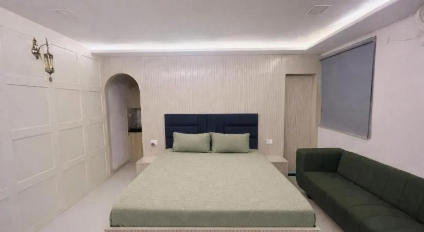 Pink City Pearl Central Studio Stay - Image 1