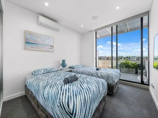 Modern 3BR & 2 Free Parking & Near Darling Harbour & CBD - Image 1