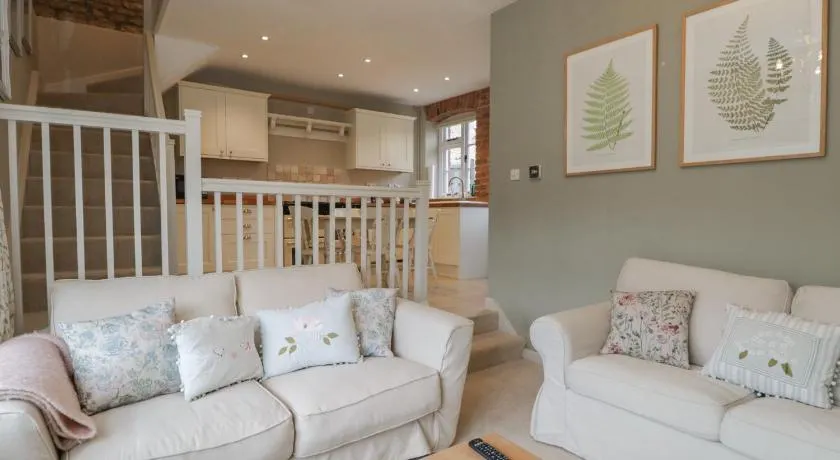 Granary Cottage - Image 1