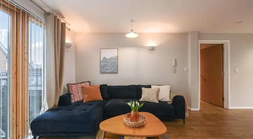 Canterbury Reach Apartment - Image 1