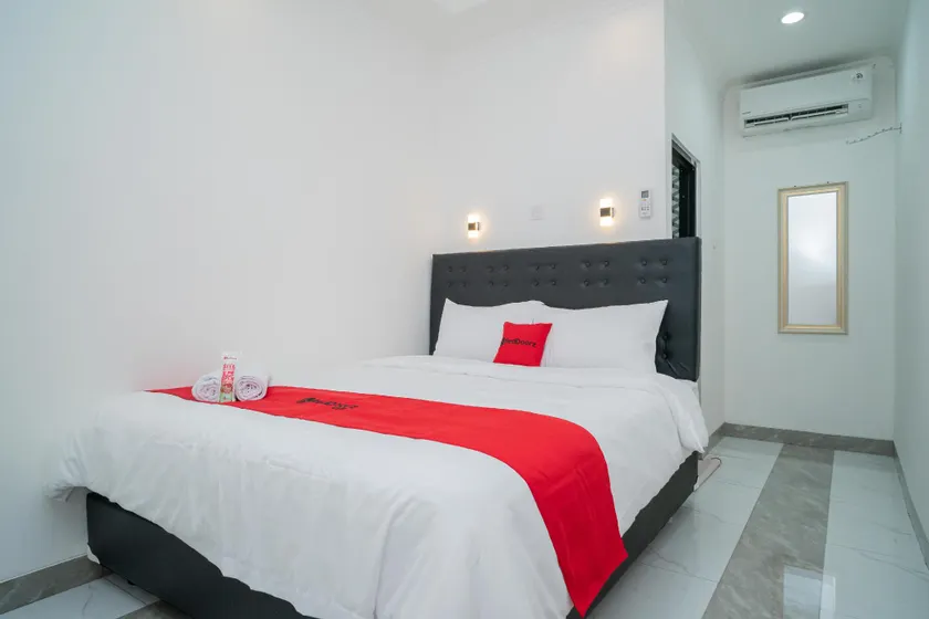 RedDoorz near Stasiun Senen - Image 1