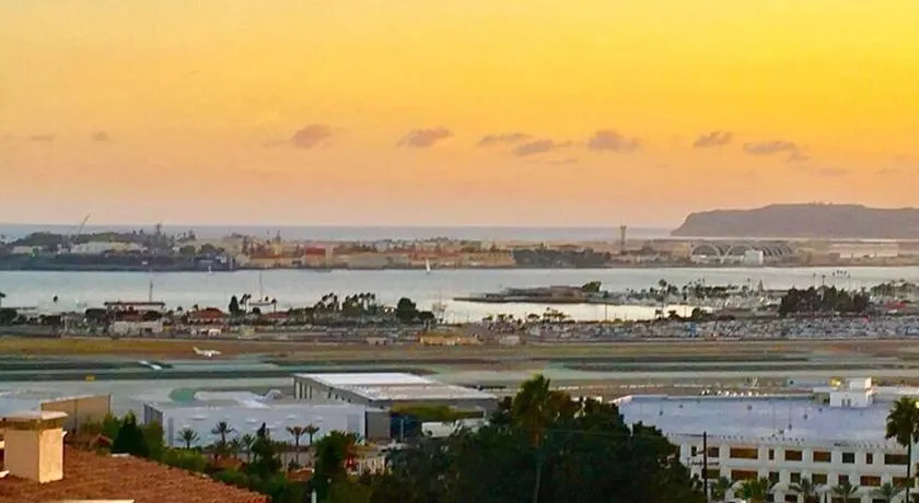 Voted \"BEST VIEW\" - zentrale Lage - geräumig und gemütlich - Meerblick Sonnenuntergänge - Image 1
