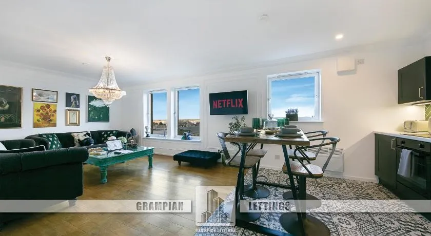 Bohemian Raphsody Apartment ✪ Grampian Lettings Ltd - Image 1