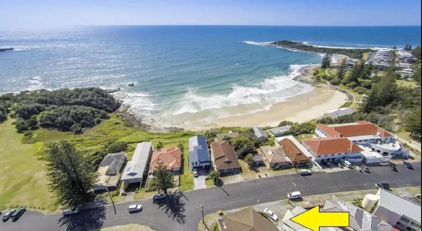 Unit 2 5 Pilot St Yamba - Image 1