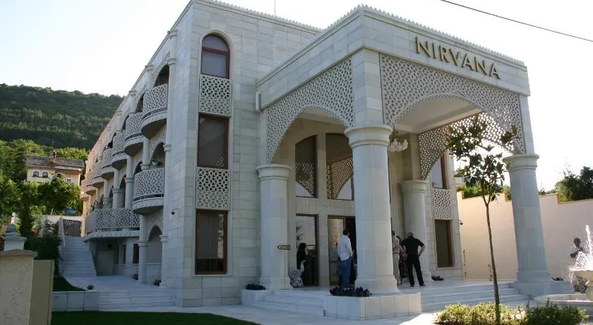 Familly Art Hotel Nirvana - Image 1