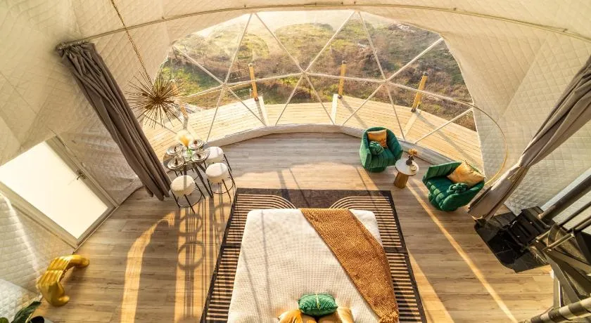 Deluxe Stargazer Dome Retreat in Stunning Nature - Image 1