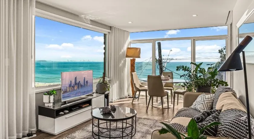 Surf View Kirra - 2 mins walk to Kirra Beach via steps - Image 1