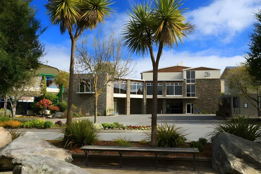 Distinction Luxmore Hotel - Image 1