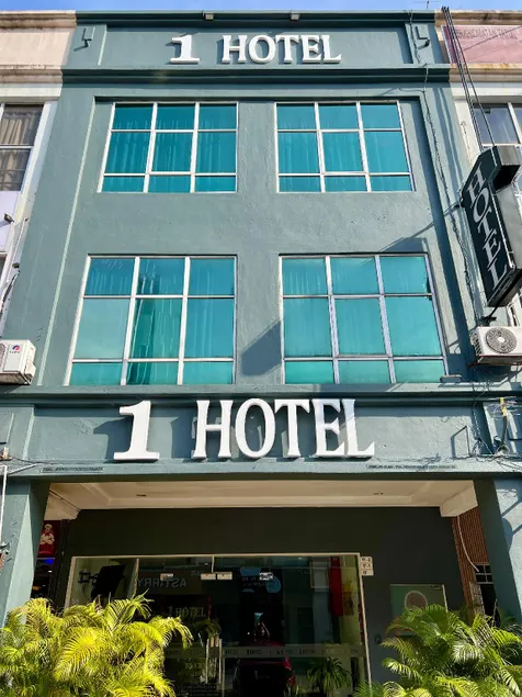 1 Hotel Taman Connaught - Image 1
