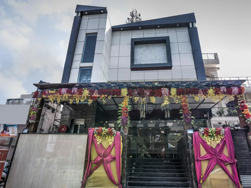OYO Forever Banquet & Rooms - Image 1