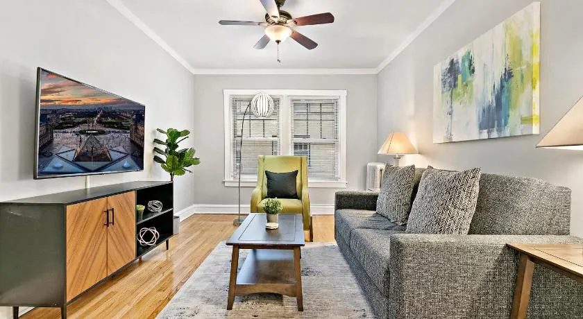 Well equipped Spotless 1BR near Chicago highlights - Image 1
