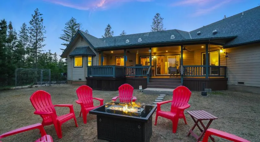 Moonrise Lodge - A Large Vacation Home in Mariposa - Image 1
