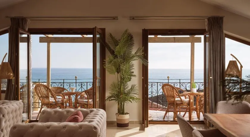 Casa Di Cuore Loft - Sea View & Jacuzzi Retreat - Image 1