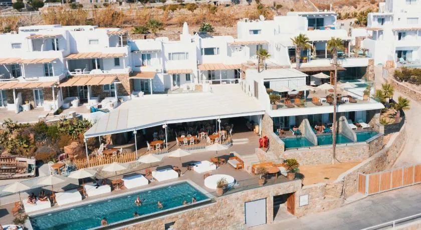 Paradise Beach Rooms & Apartments - Image 1