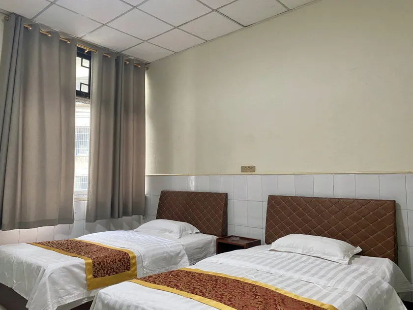 Fangshun Hotel - Image 1